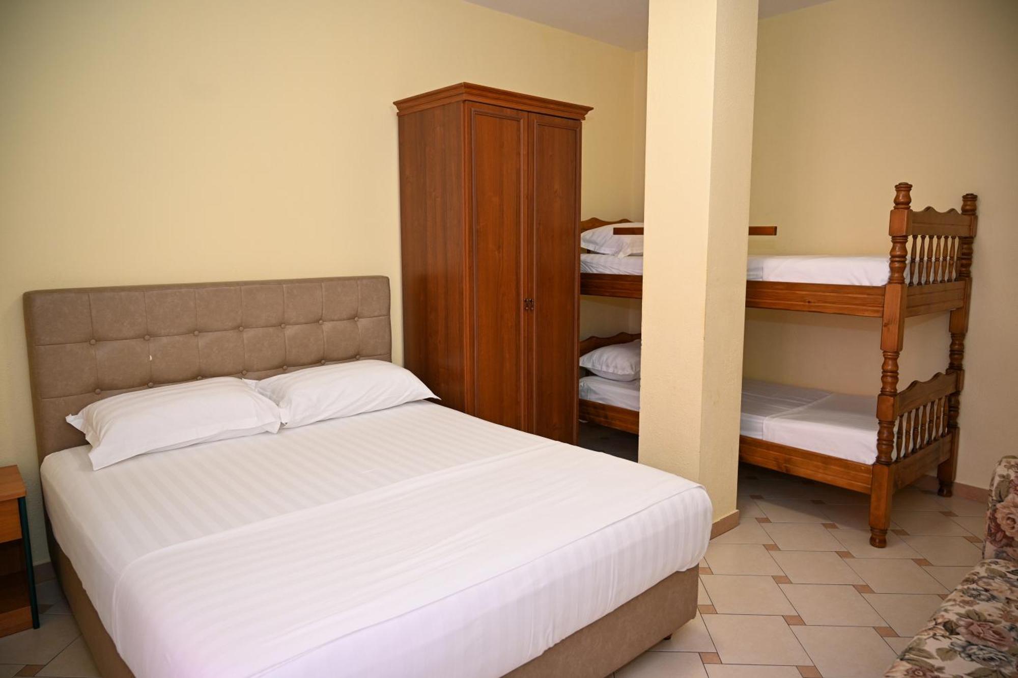 Hotel Vila Emes Durres Exterior photo