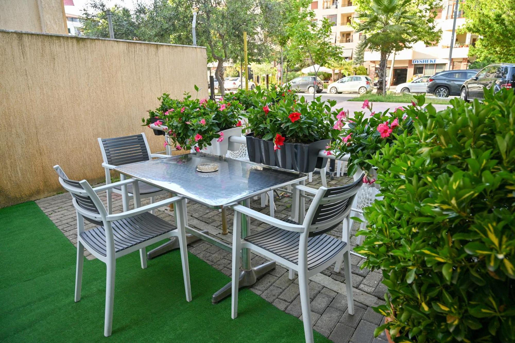 Hotel Vila Emes Durres Exterior photo